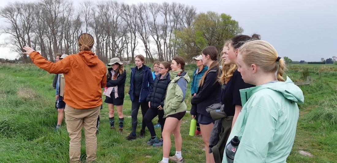  Greg Stanley, Environment Canterbury, talking with the group at the Ahuriri restoration site.